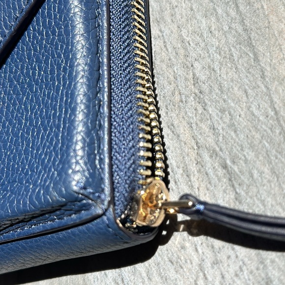 Tory Burch Carter Smartphone Wallet Blue - Picture 3 of 8